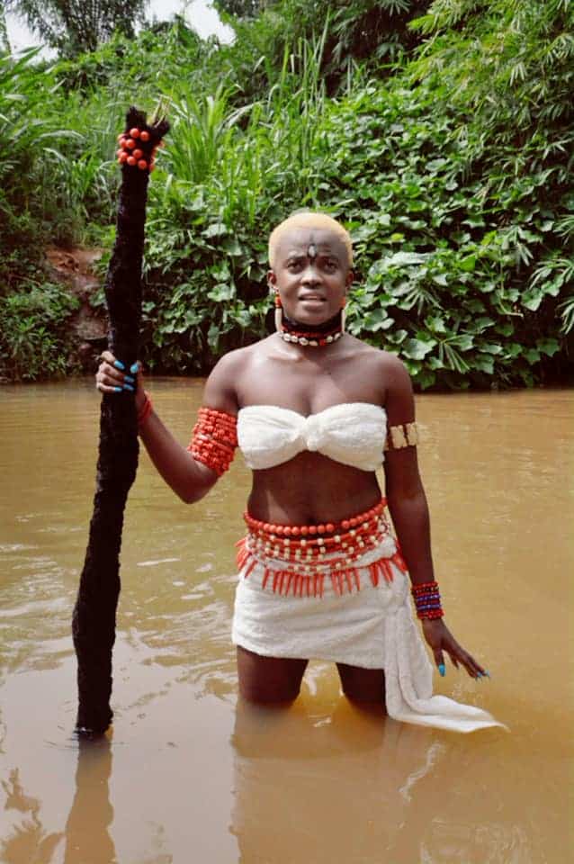 My future husband must bathe in the river for three days - Lady